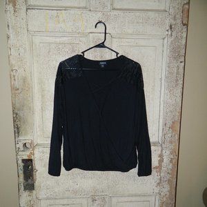 Torrid Women’s Black Strappy Surplice Lace Blouse Size 00 - 10 M/L (Q-32)